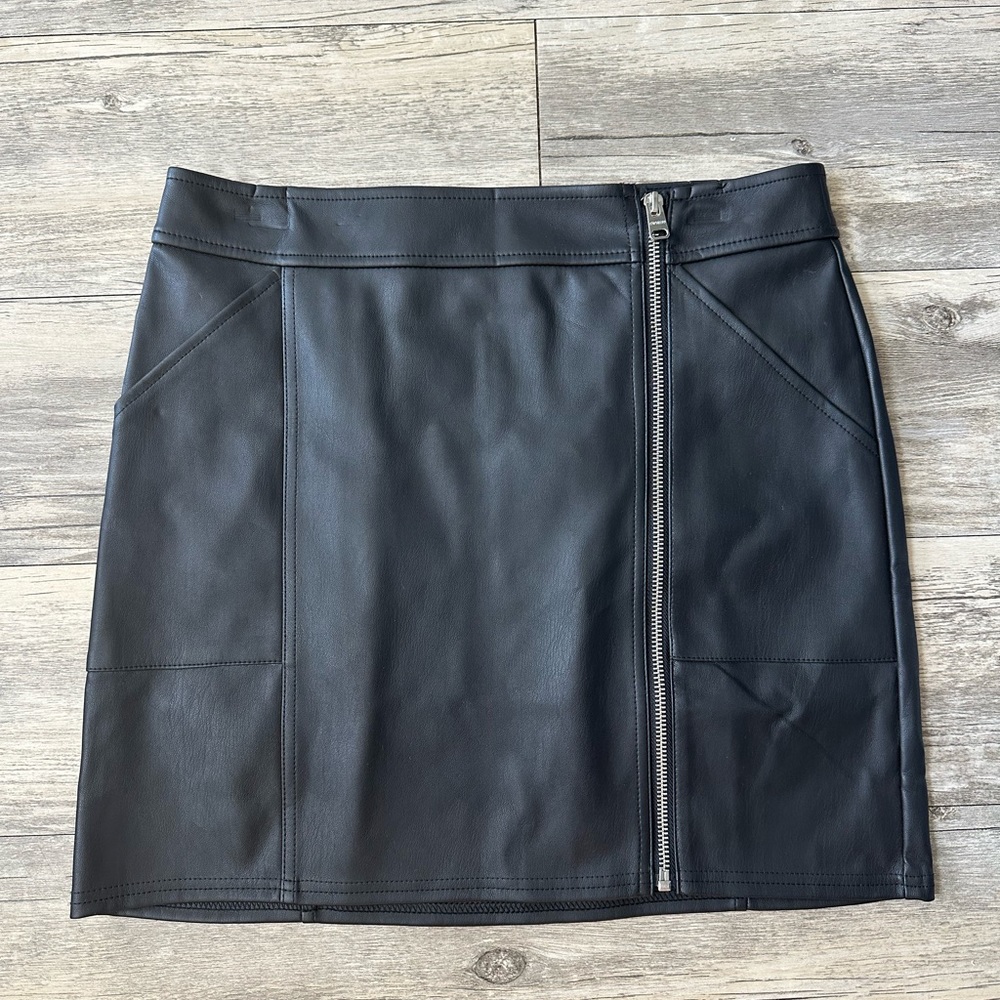 Express Faux Leather Mini Skirt Women’s Size 4